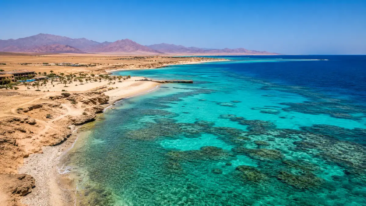 Küste und Hotelregion bei Safaga am Roten Meer