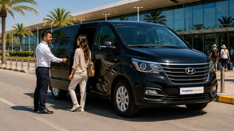 Modernes klimatisiertes Transferfahrzeug in Hurghada